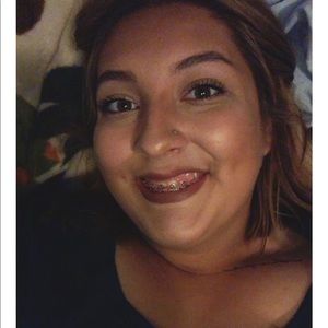 Meet your Posher, Selena